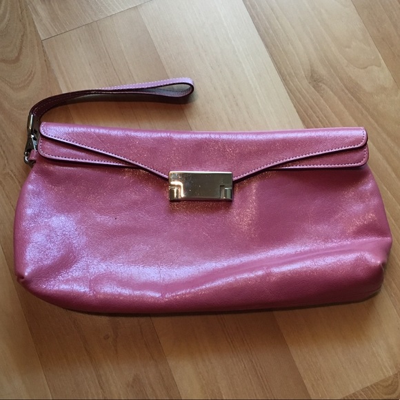 💕❤️Cute Pink Clutch! - Picture 1 of 4